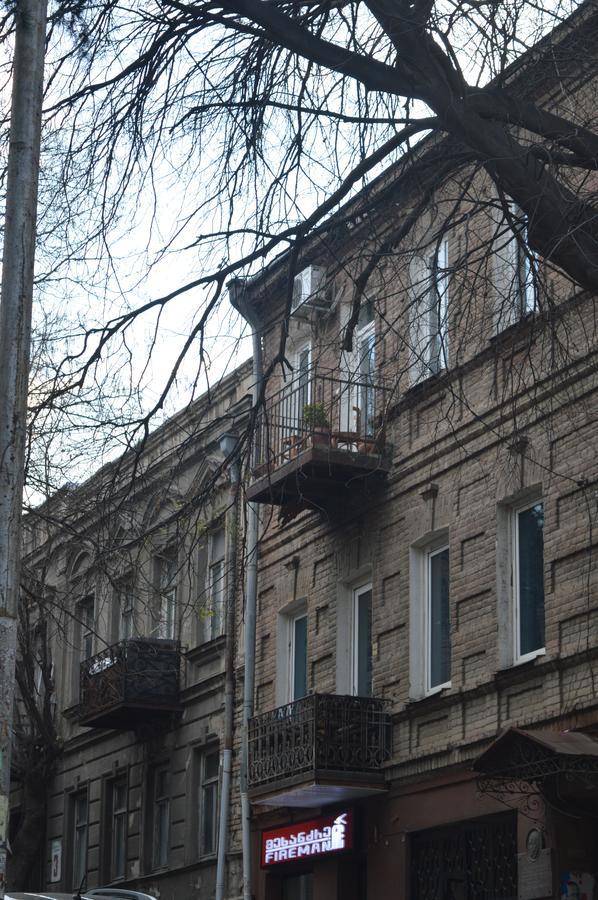Amoun Hostel Тбилиси Экстерьер фото